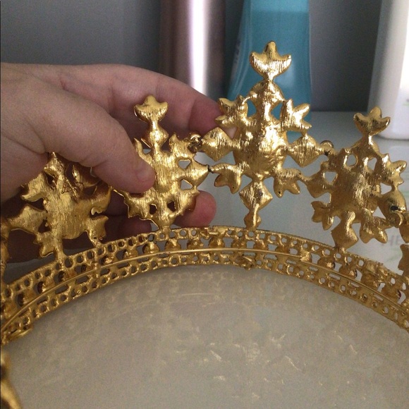 Metal gold crown with ruby jewels - Picture 4 of 8